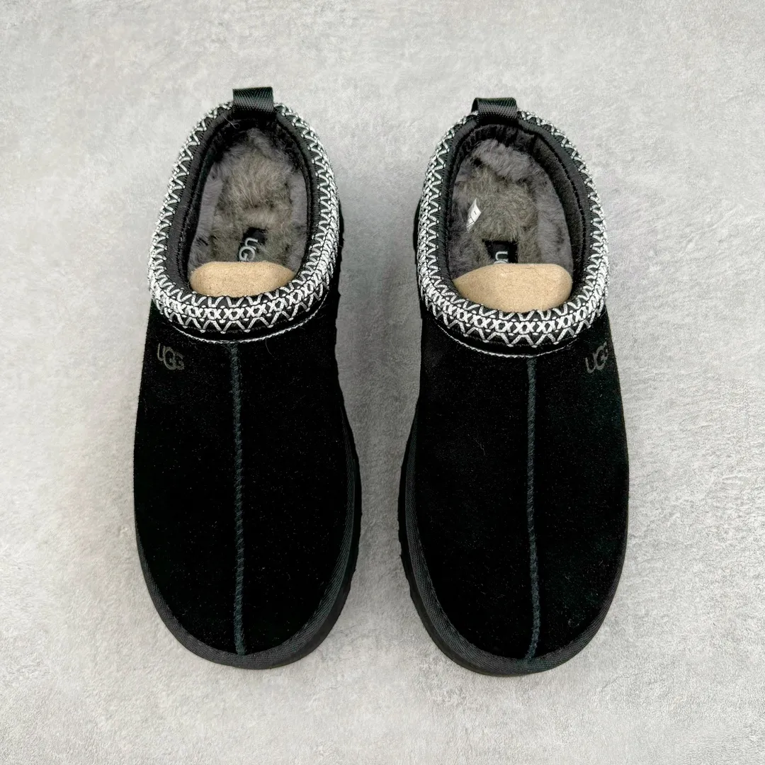 Pick up locally💰520 UGG ethnic style 2553 classic autumn and winter sheep fur all-in-one snow boots. All shoes are made from the same factory as ZP. Longfeng A-grade Australian imported sheep fur all-in-one ethnic style. Brand OEM production line. Fully follow the ZP process. OEM original pattern maker. Adhering to the principle of no original shoes and no development selection. Pay attention to every detail. The most authentic version on the market. TREADLITE "Light Wing" technology outsole. Lightweight/durable/flexible/pile size: 35 36 37 38 39 40 41 42 Coding: by2936060